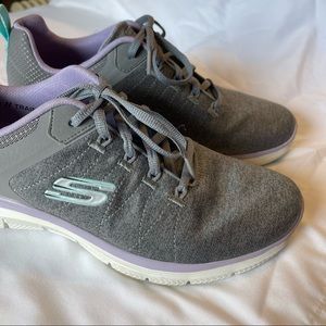 Excellent Like New Used Grey and Purple Skechers Flex-Lite Sneakers Size 9